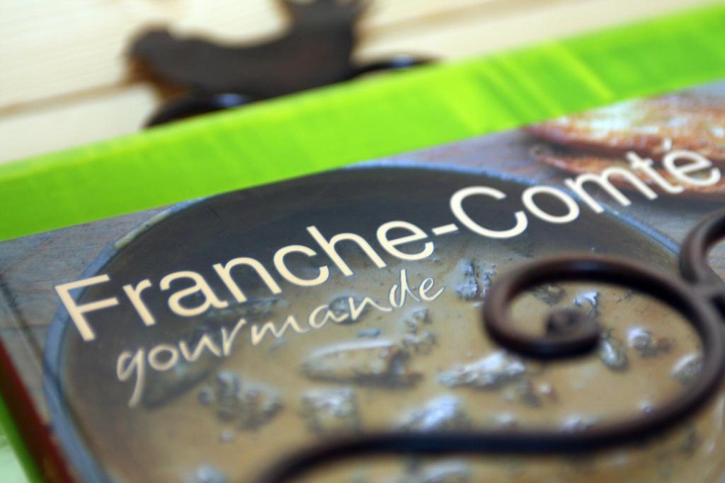 La Tour Du Coq Dore Granges-Narboz Exterior foto