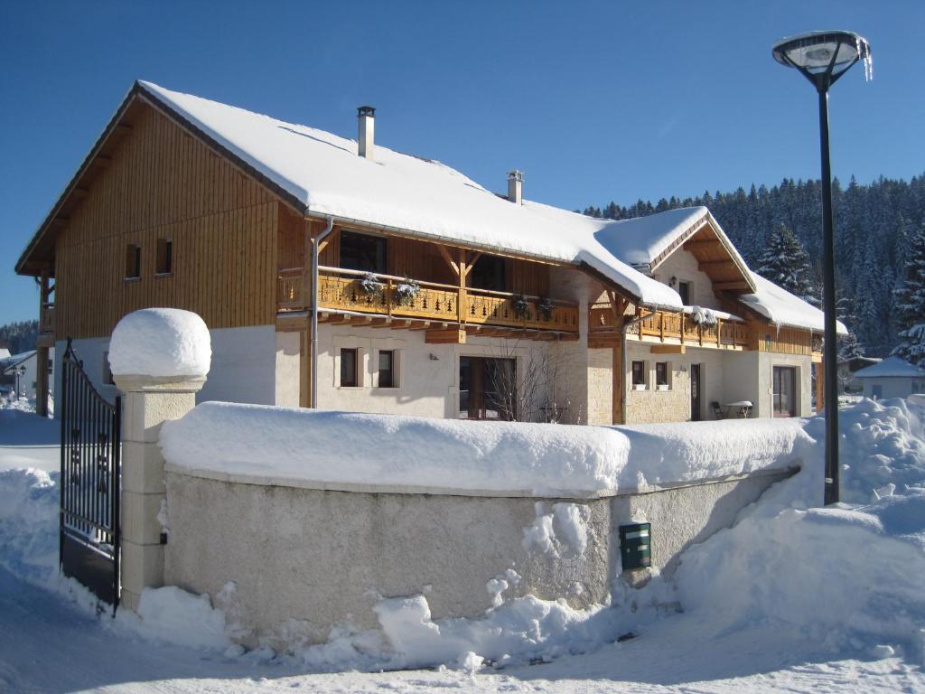 La Tour Du Coq Dore Granges-Narboz Exterior foto