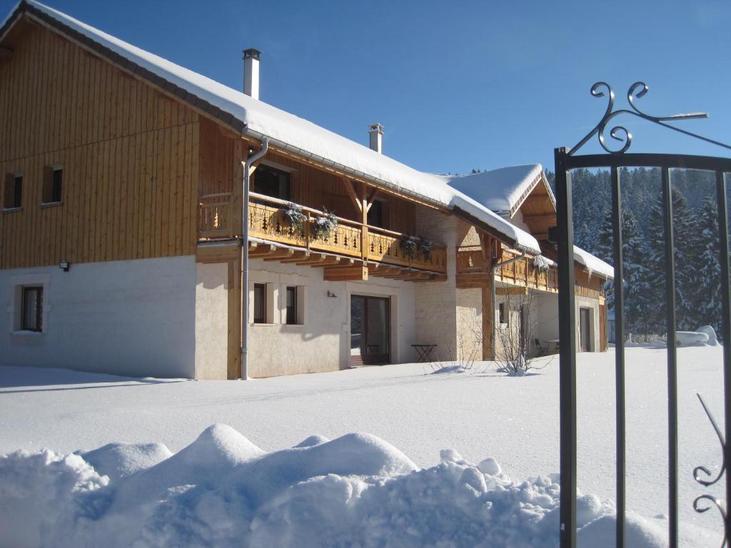 La Tour Du Coq Dore Granges-Narboz Exterior foto